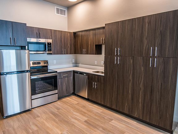 2nd image of 592 W 200 S #427