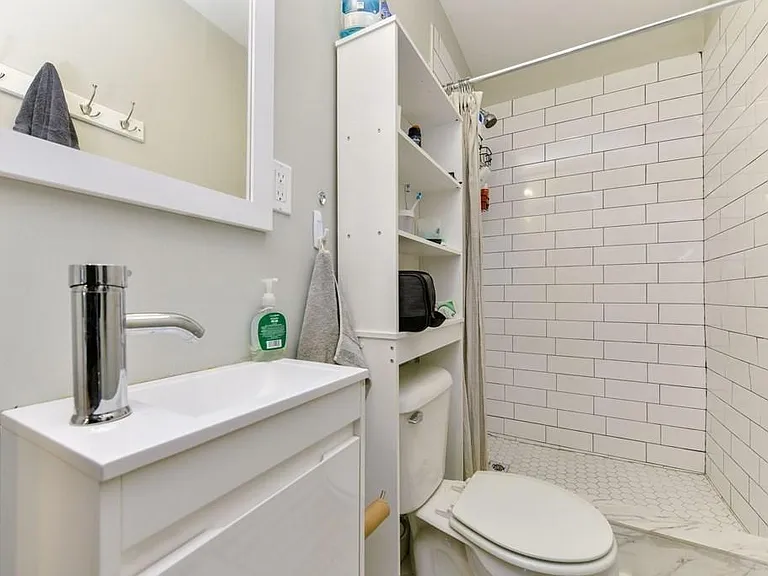 588 E 5th St #1 — Photo 9