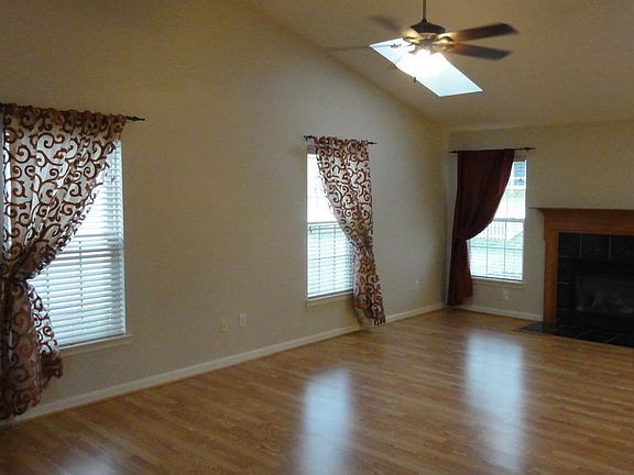 4th image of 3487 King Edward Way