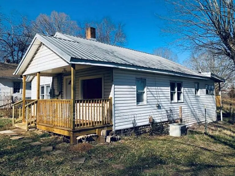391 Deaverview Rd — Photo 2