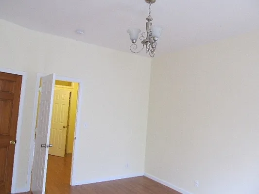 Rented by FlatFinders Realty | media 6