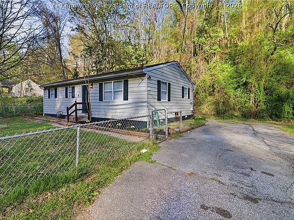 4th image of 1609 Sugar Creek Dr