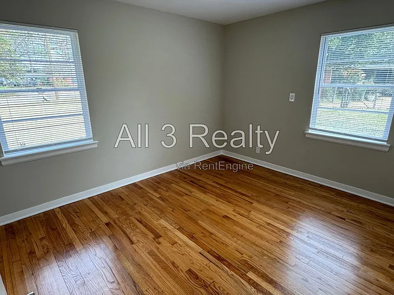 990 Parkwood Dr — Photo 20
