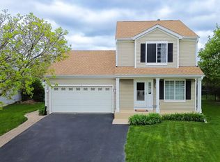 7 Gladys Ct, South Elgin, IL 60177