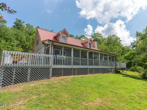719 E Millers Cove Rd, Walland, TN 37886
