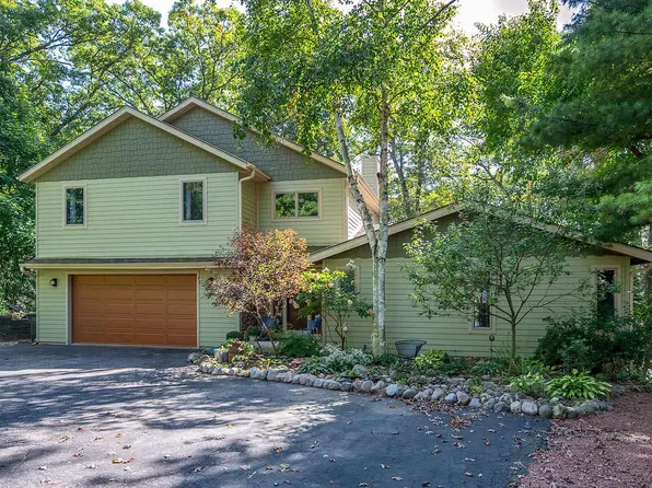 W5594 Briarwood ROAD, Elkhorn, WI 53121