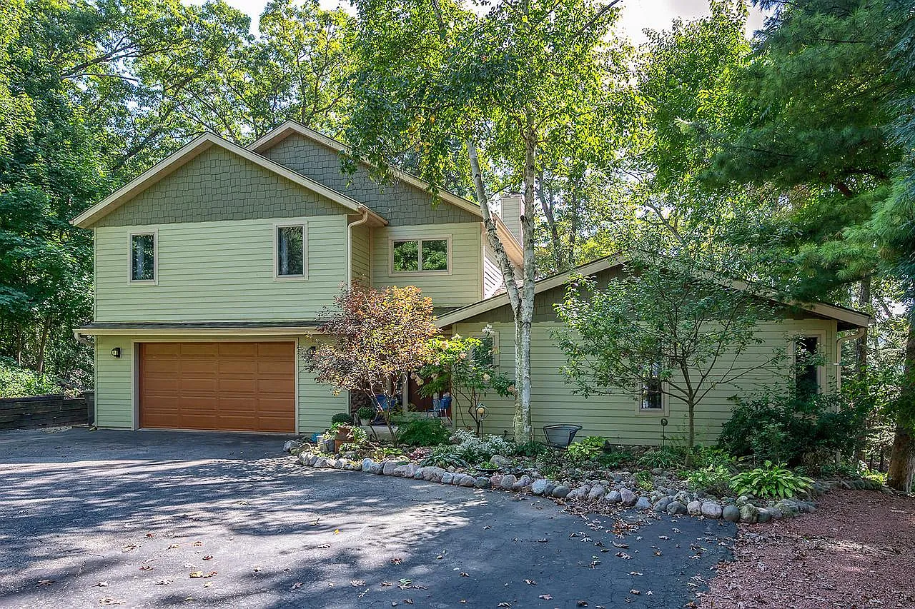 W5594 Briarwood ROAD photo 1