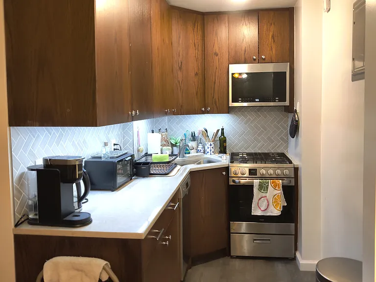 321 E 48th St #8J — Photo 1