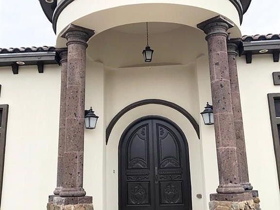 4th image of 1105 Houston Way