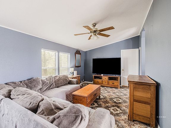 5th image of 4240 Diana Ln