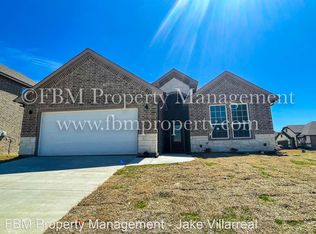 811 Woodcrest Dr, Ennis, TX 75119