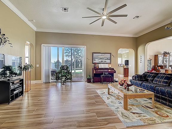 4th image of 213 Crepe Myrtle Dr