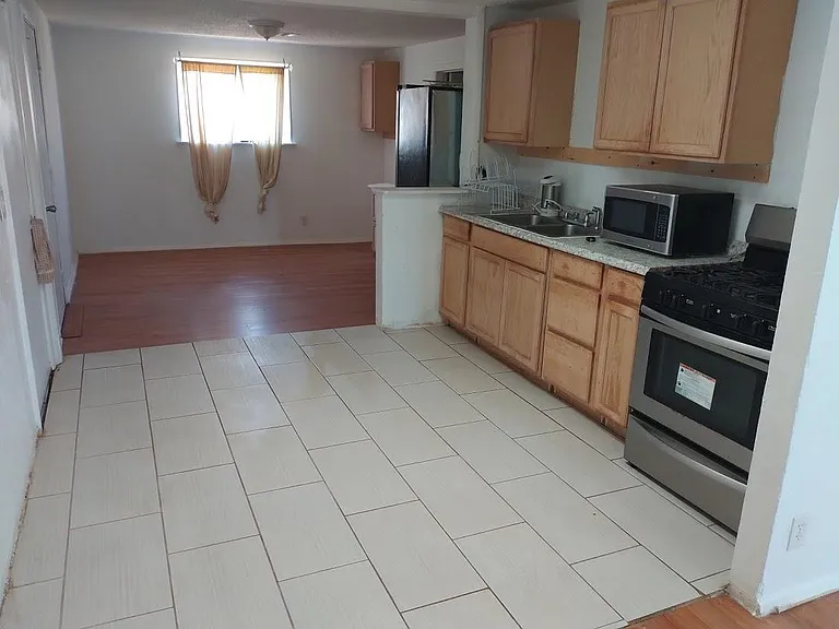 2309 SW 48th St — Photo 13