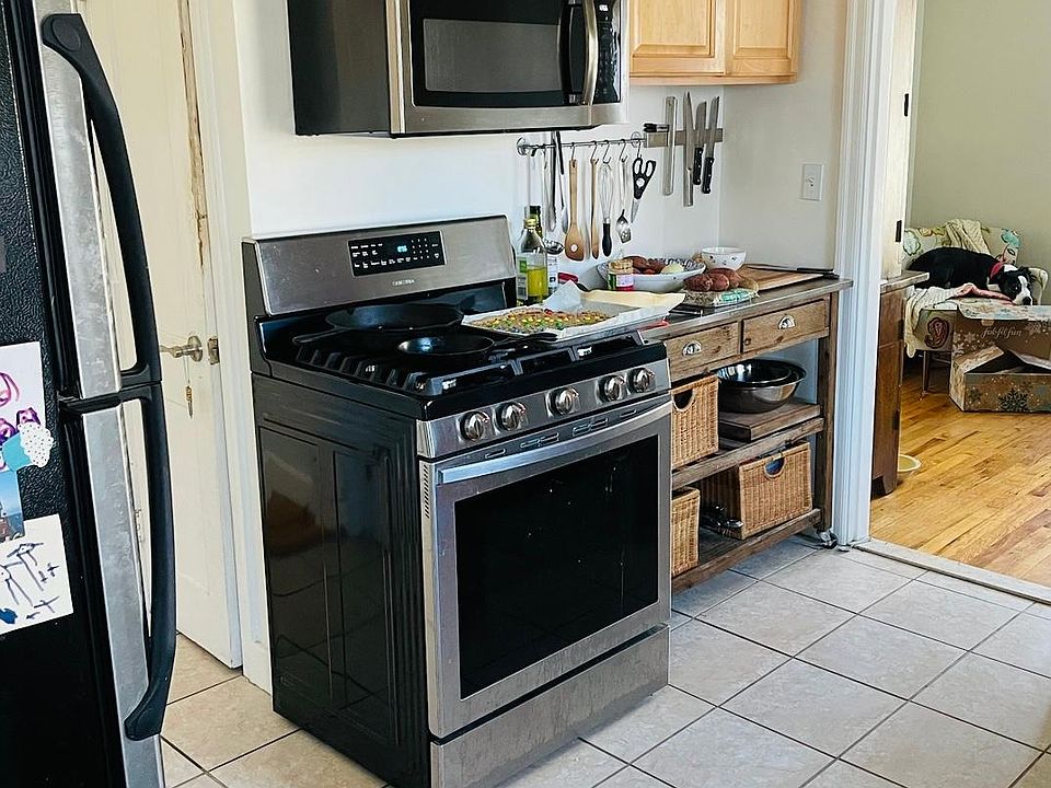 kitchen (from back door) looking into dining room