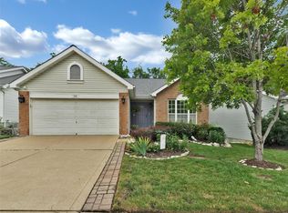 952 Oak Knoll Manor Dr, Saint Louis, MO 63119