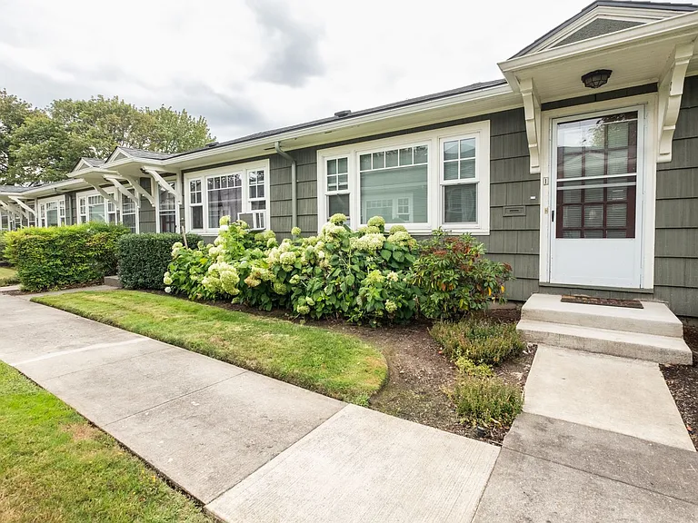 2310 NE Weidler St — Photo 1