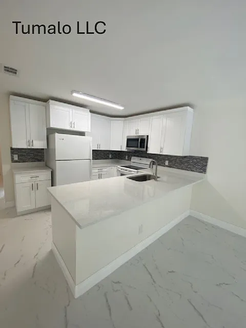 3 bed, 1100 sqft, $1,775 — Photo 2