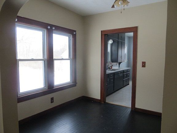 4th image of 208 S Marion St