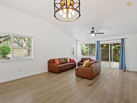 3rd image of 2394 Roualt St
