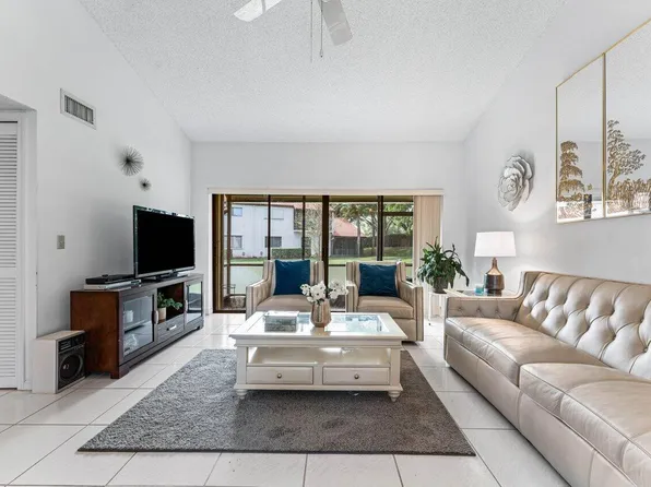 10 Via De Casas Sur #104, Boynton Beach, FL 33426