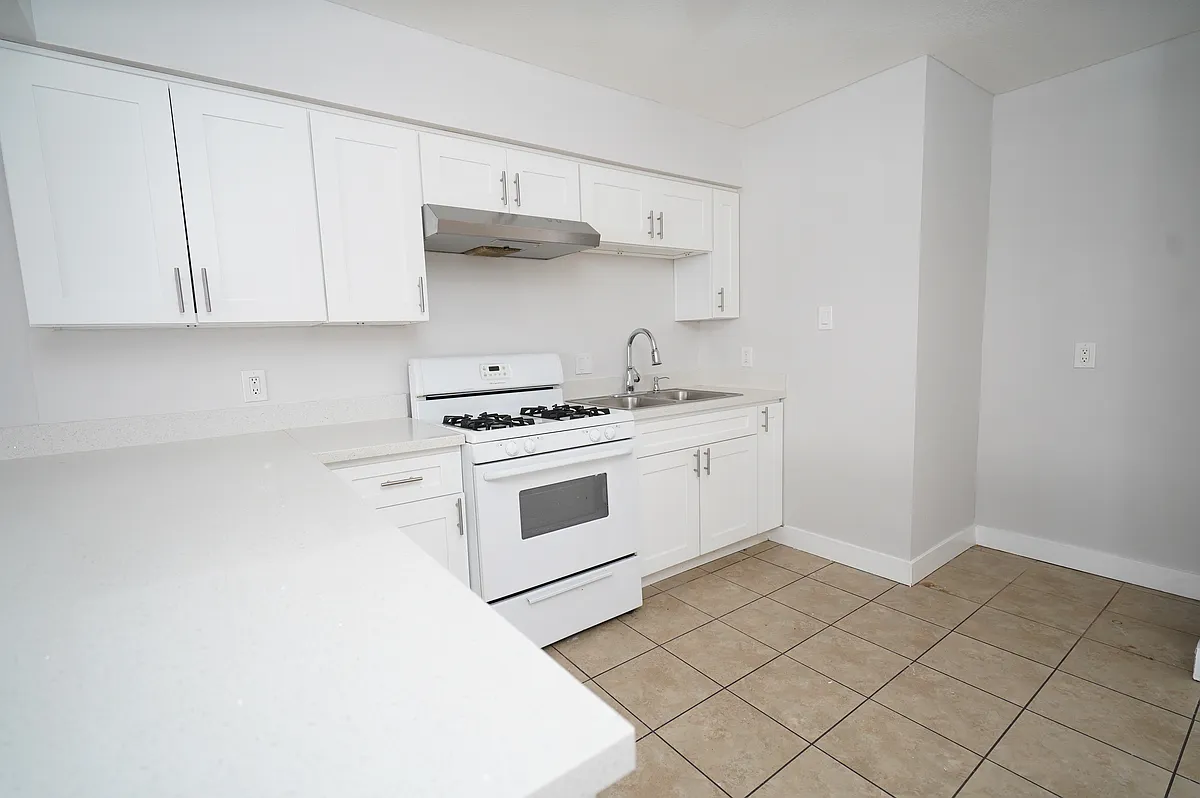 Building Photo - 461 River Rd #503-C
