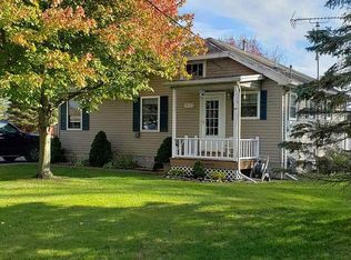 9446 Elizabeth St, Algonac, MI 48001