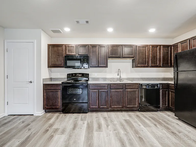 Foxhill Ridge Apartments — Photo 15