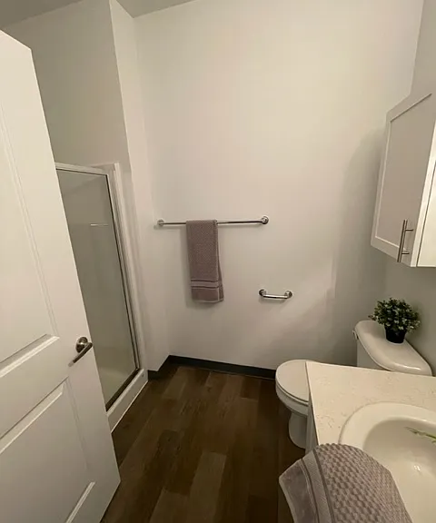 Lombard Apartments — Photo 26