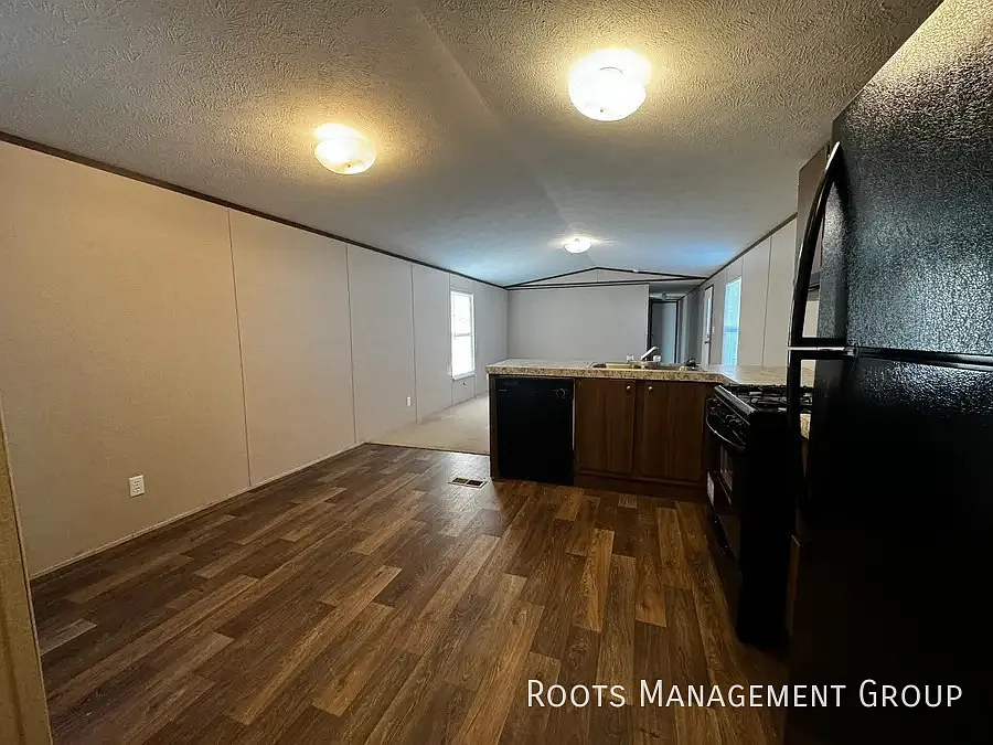 3 Bed 2 Bath Home Available for Lease at Countryside Estates KS - Apply Now! — Photo 2