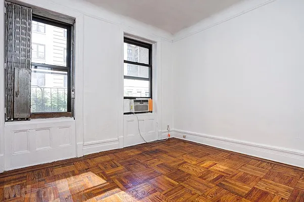 Rented by Mdrn Residential | media 2