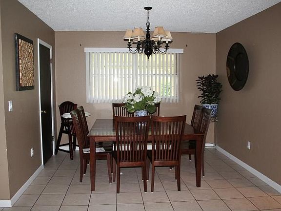 3rd image of 203 Oakwood Dr