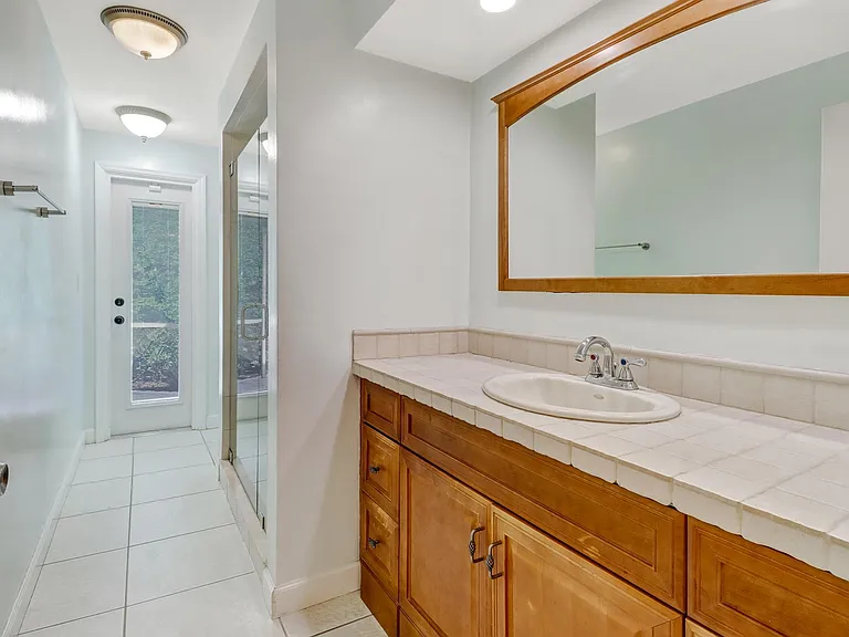 550 Forest Hills Blvd — Photo 32