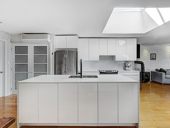 4th image of 4822 Rue Dagenais