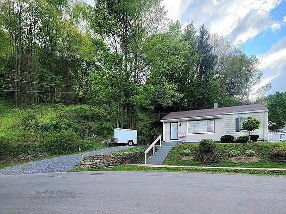 Front & driveway parking