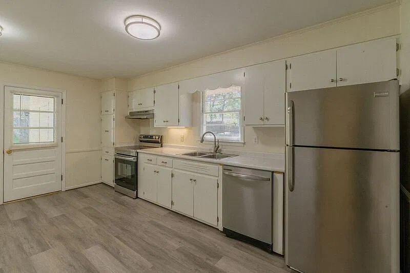3 bed, 1.5 bath, 1100 sqft, $1,750 — Photo 2