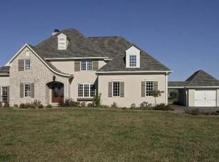 8550 Hunt Club Rd, Zionsville, IN 46077