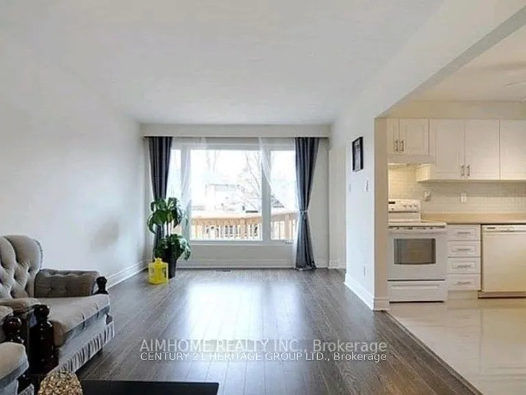 39 Lindsay Ave #MAIN FLOOR — Photo 2
