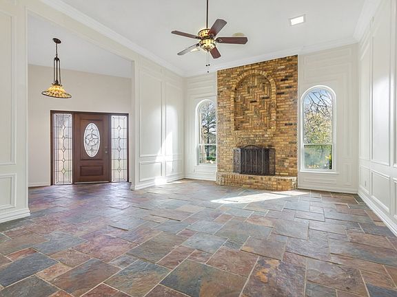 4th image of 3917 Laurel Ln