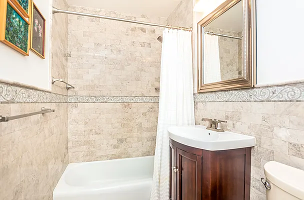 Sold by Re/Max In The City | media 11