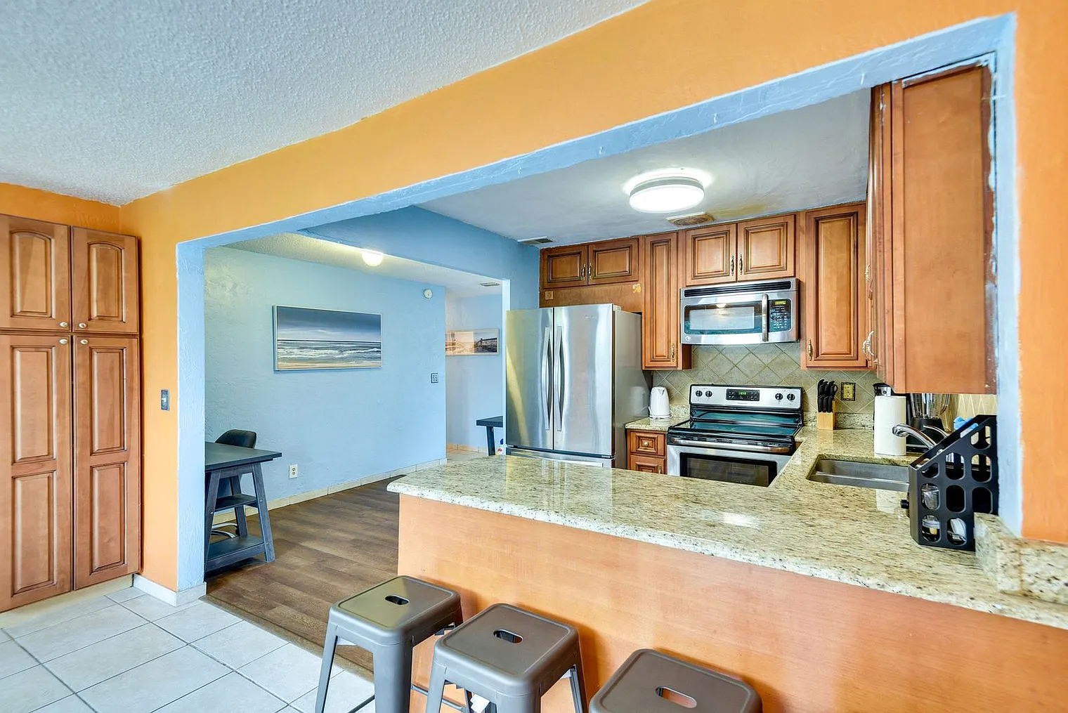 3 bed, 2.0 bath, 1173 sqft, $3,612 — Photo 3