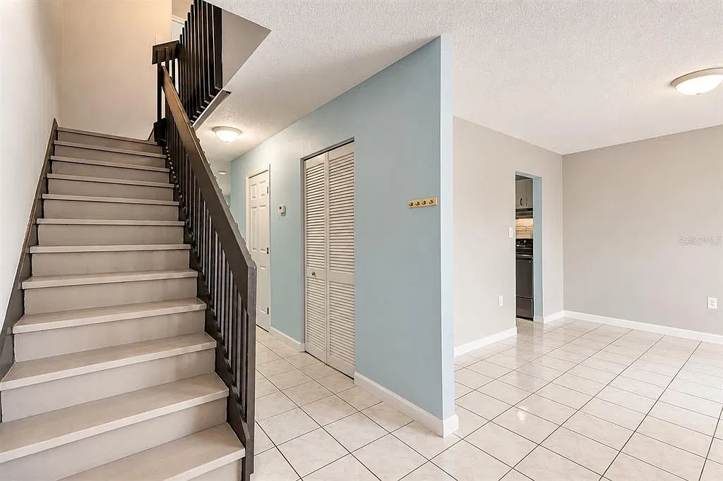 3 bed, 2.5 bath, 1405 sqft, $1,700 — Photo 3