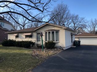 413 Circle Ave, Willowbrook, IL 60527