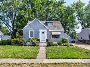 1131 Woodlawn Ave, Grand Haven, MI 49417