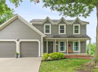 601 N Persimmon Dr, Olathe, KS 66061