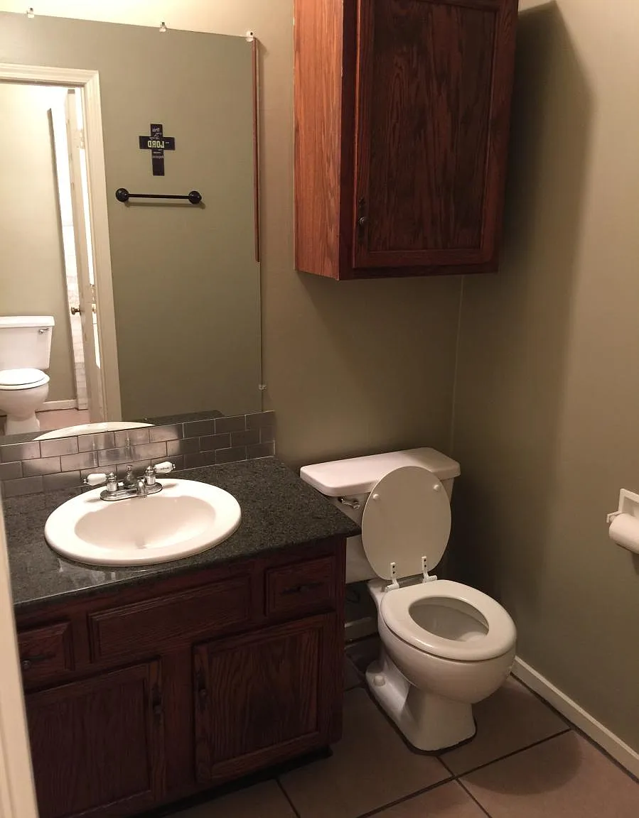 2 bed, 1.5 bath, 1294 sqft, $1,300 — Photo 4