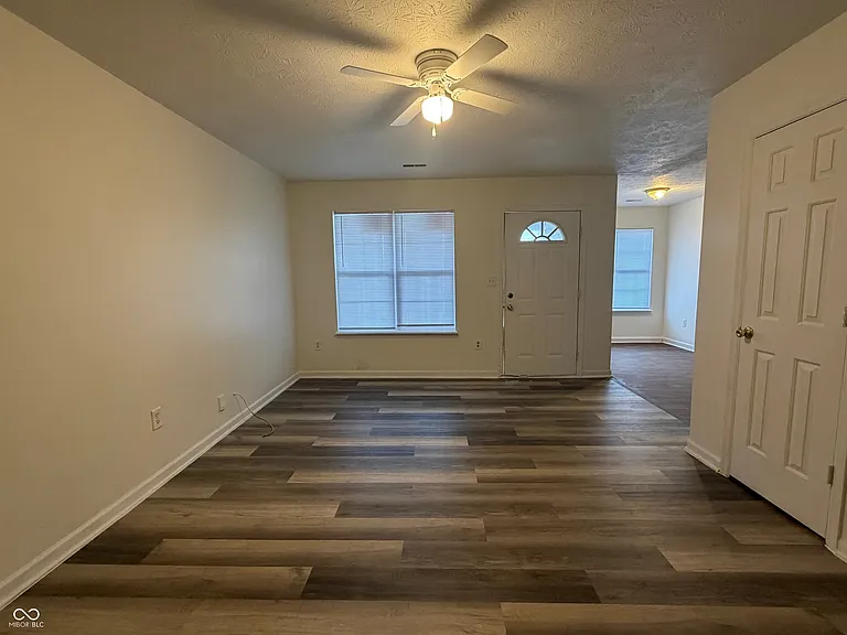 4930 Elliott Ave — Photo 4
