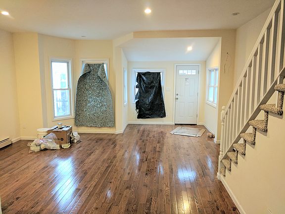 5th image of 9833 212th St