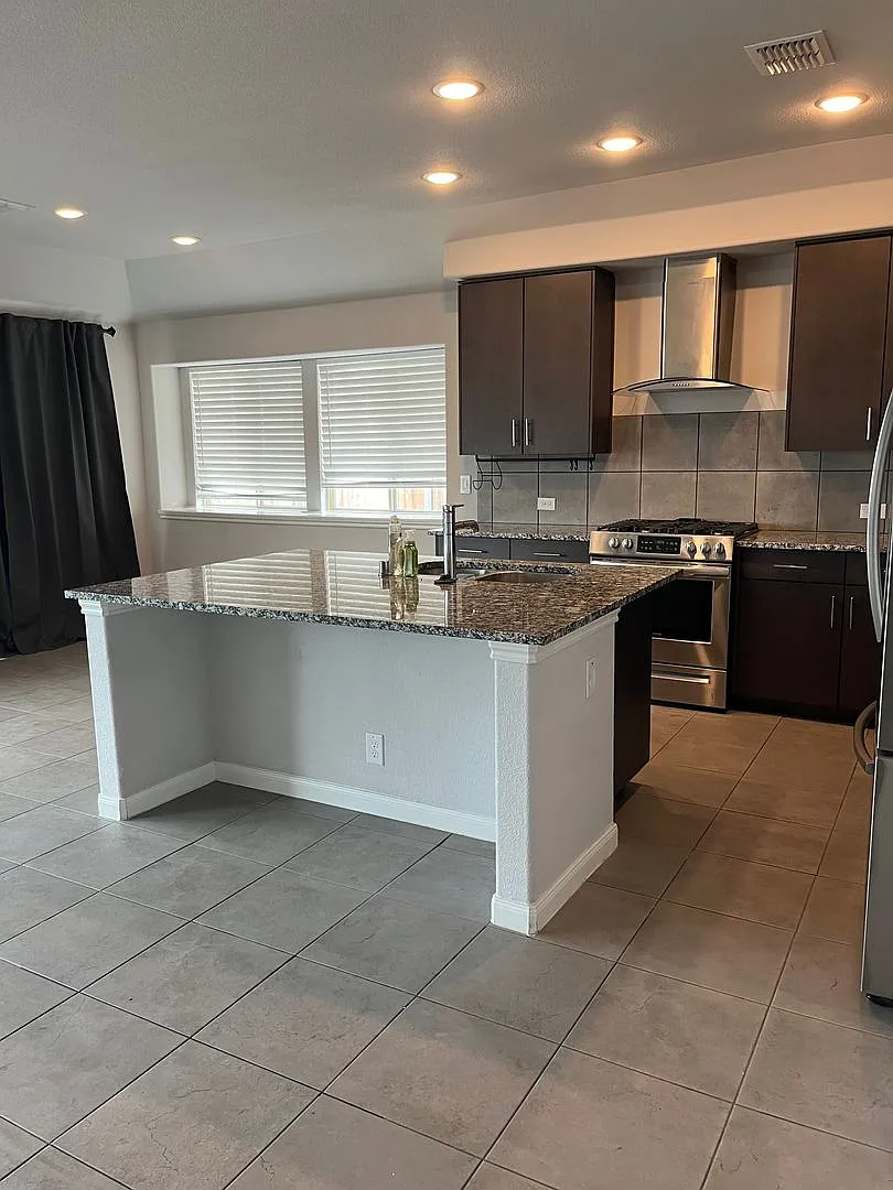 3 Bed, 2 Bath Home w/2 Car Garage — Photo 3