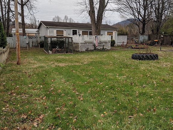 2nd image of 160 Grande Ave E