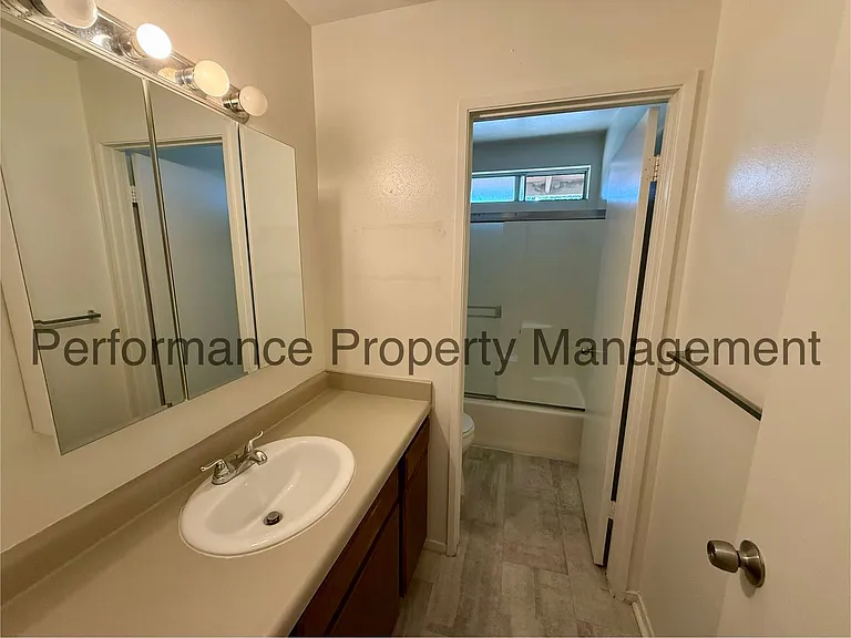 Crest View Apartments — Photo 8